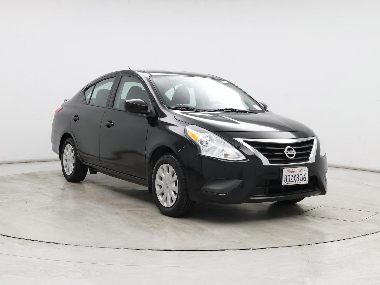 nissan versa sedan 2018 3N1CN7APXJL827417 image